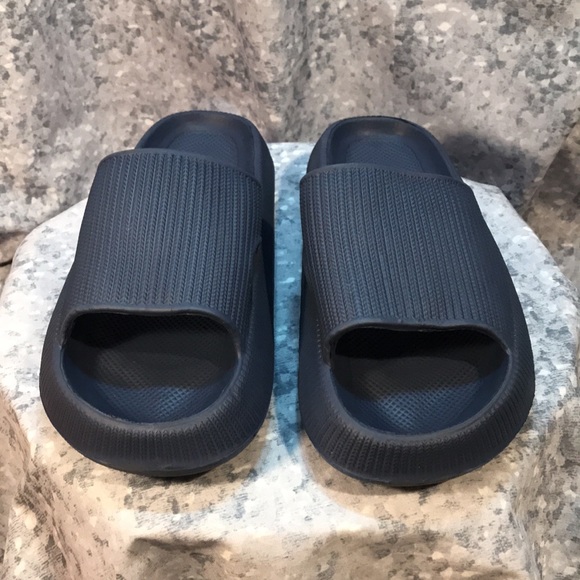 Men’s Size 5/6 Navy Blue Slide Sandals, Soft, Flexible & Supportive. ☀️NWOT☀️ - Picture 2 of 7